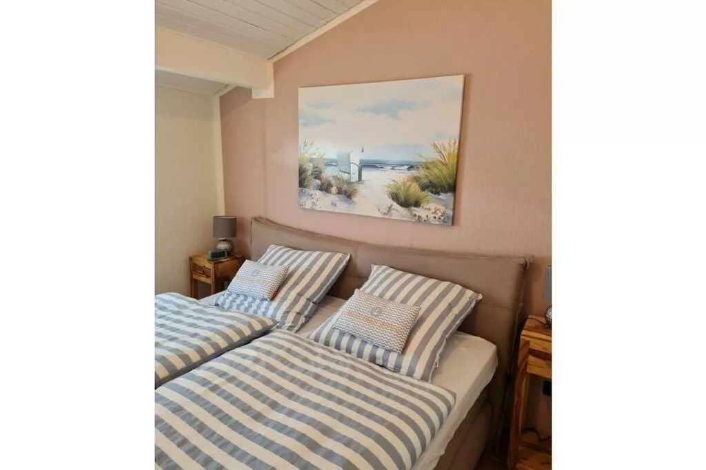 386510-Bedroom