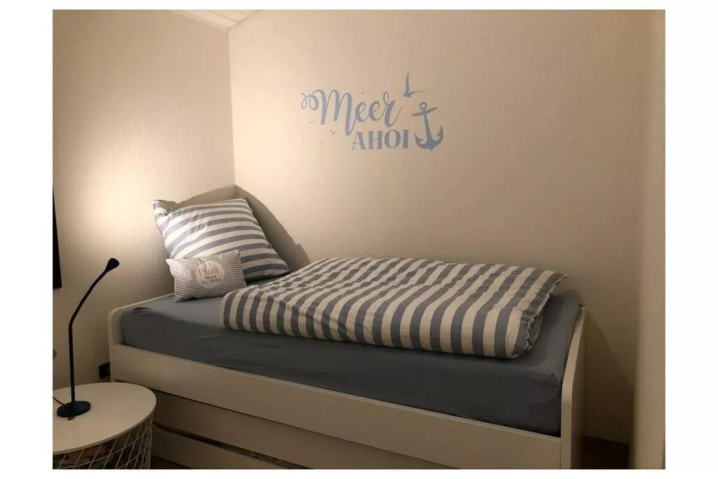 386510-Bedroom