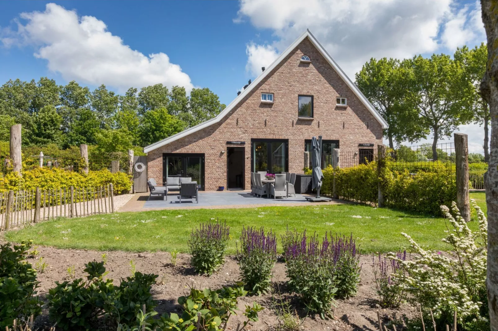Lepelstraat 18A  Vrouwenpolder "'t Blauwtje"-Exterior summer
