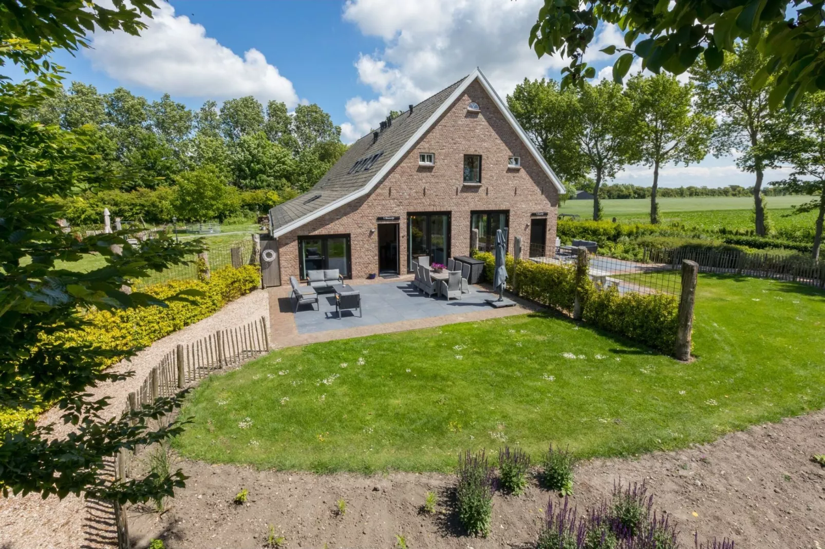 Lepelstraat 18A  Vrouwenpolder "'t Blauwtje"-Exterior summer