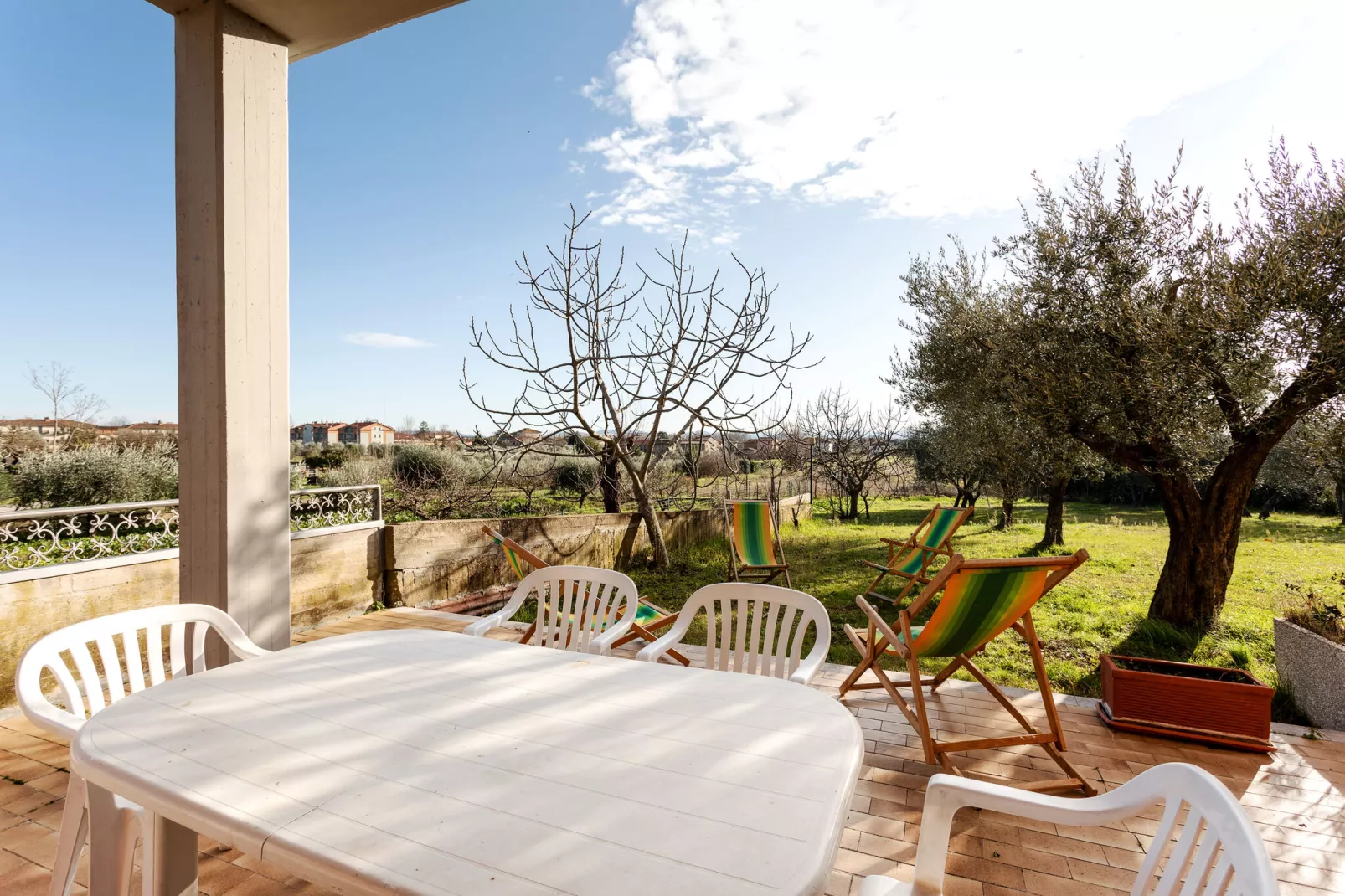 Casa Tommaso - Quadri P T - 8 pax-View summer
