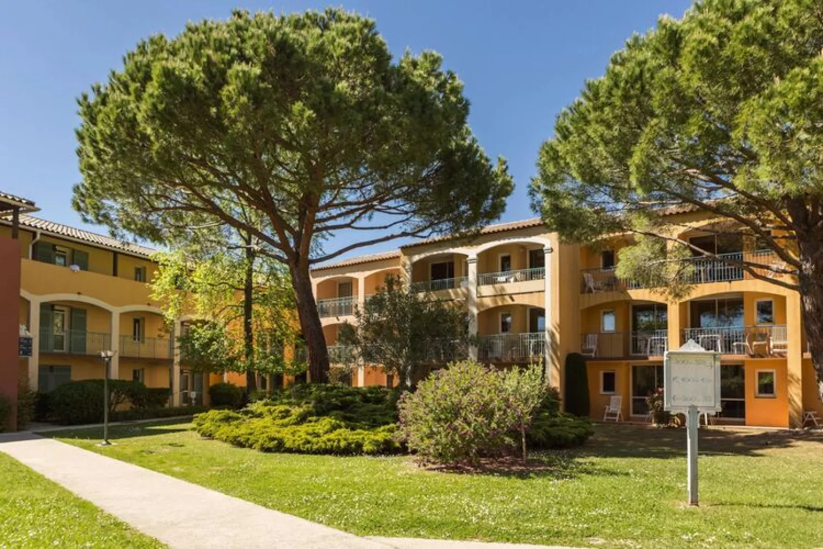 Residence Les Rives de Cannes Mandelieu Mandelieu-la-Napoule - 14 Standard - Studio 4 p - 1 sleeping alcove-Außenbereich Sommer