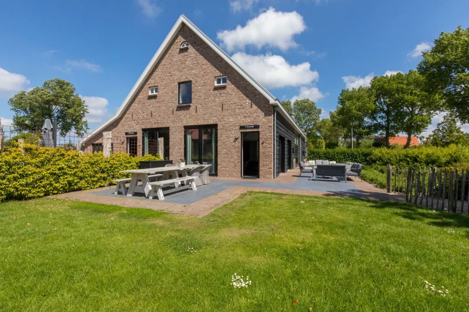 Lepelstraat 18B  Vrouwenpolder "'t Zwartje"-Exterior summer