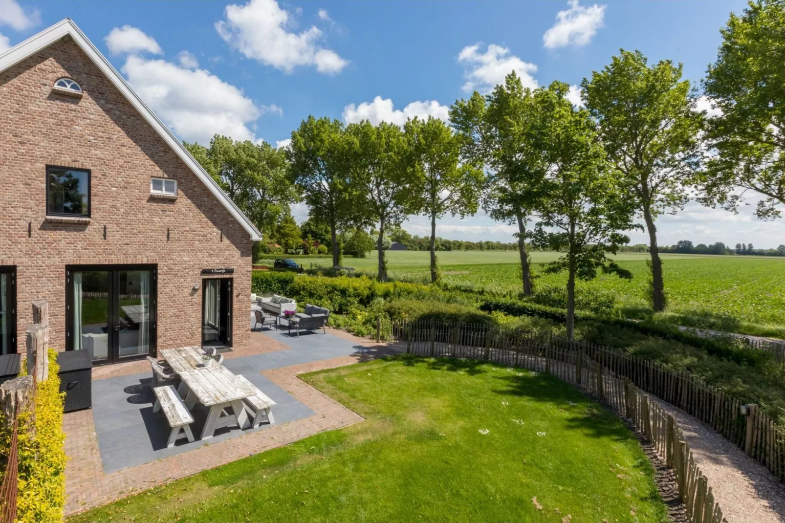 Lepelstraat 18B  Vrouwenpolder "'t Zwartje"-Exterior summer