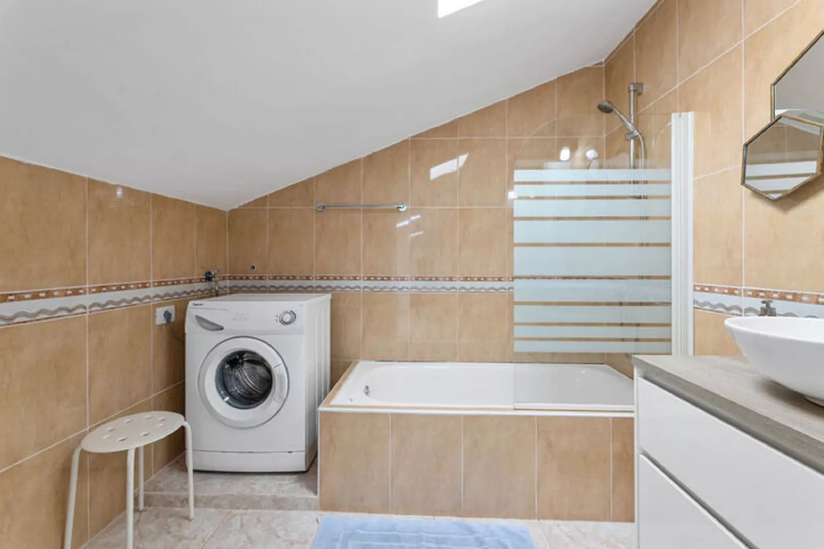 Dersu-Bathroom