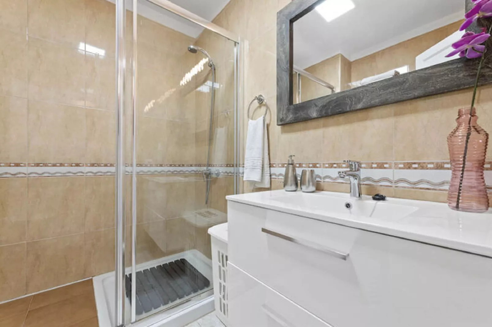 Dersu-Bathroom