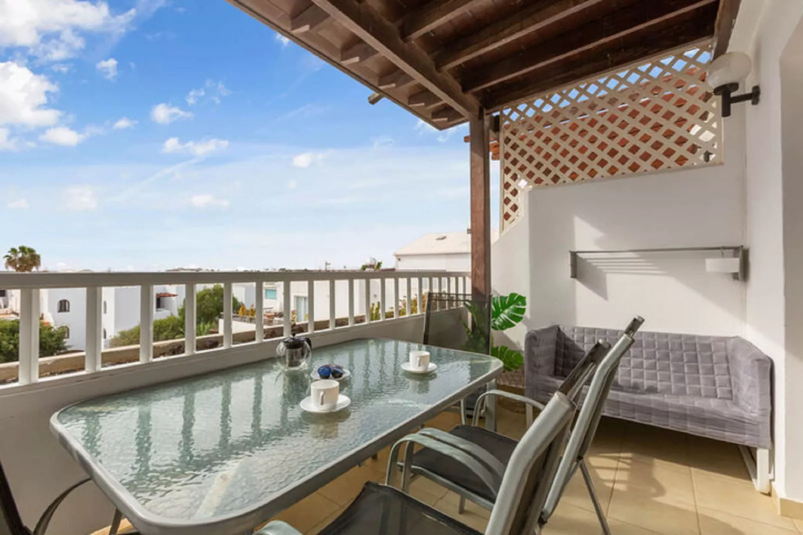 Dersu-Terrace balcony