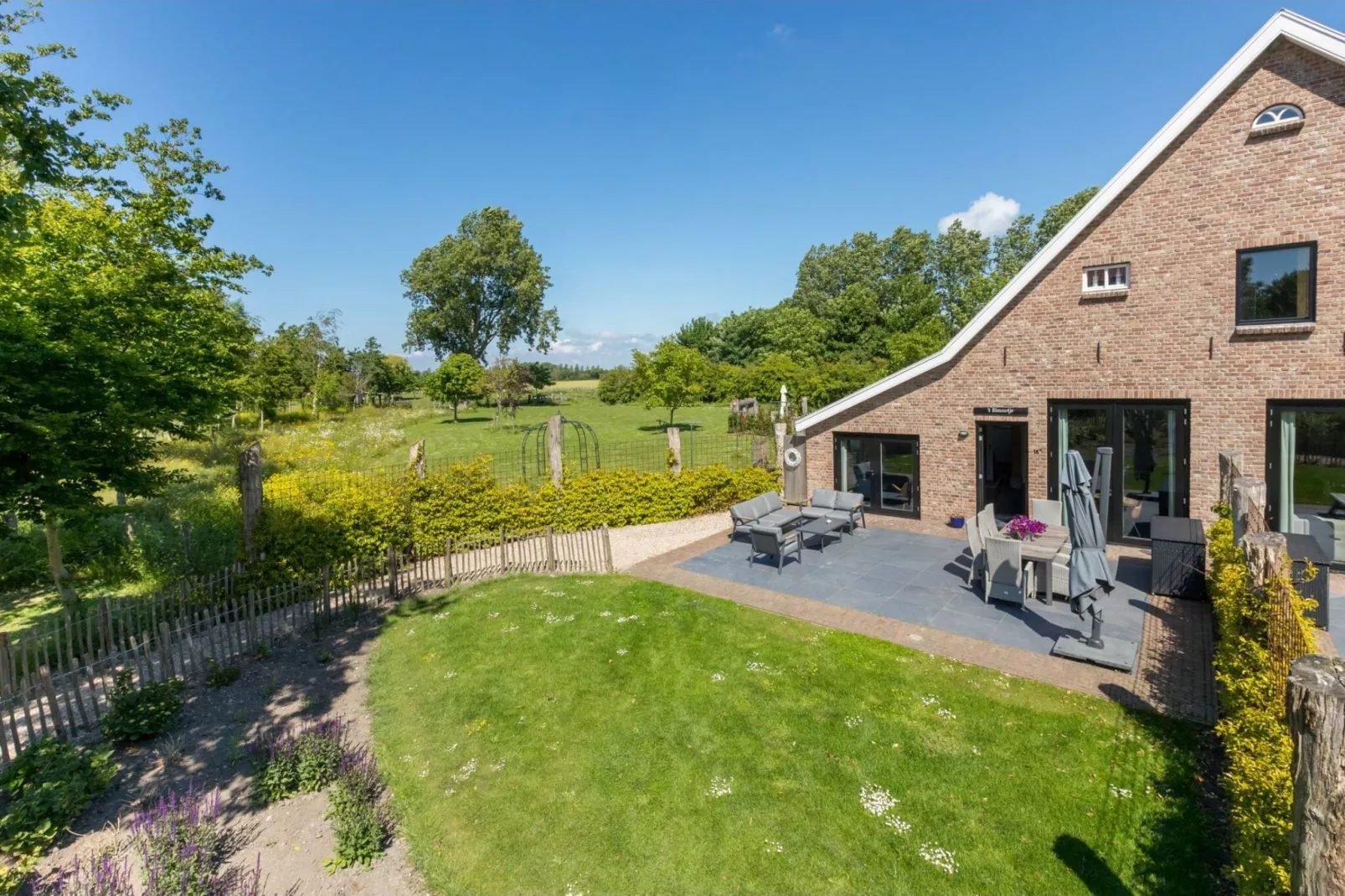 Familiehuis - Lepelstraat 18AB  Vrouwenpolder-Gärten Sommer