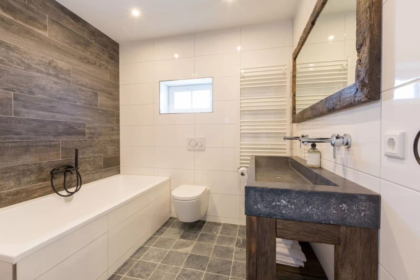 Familiehuis - Lepelstraat 18AB  Vrouwenpolder-Badezimmer