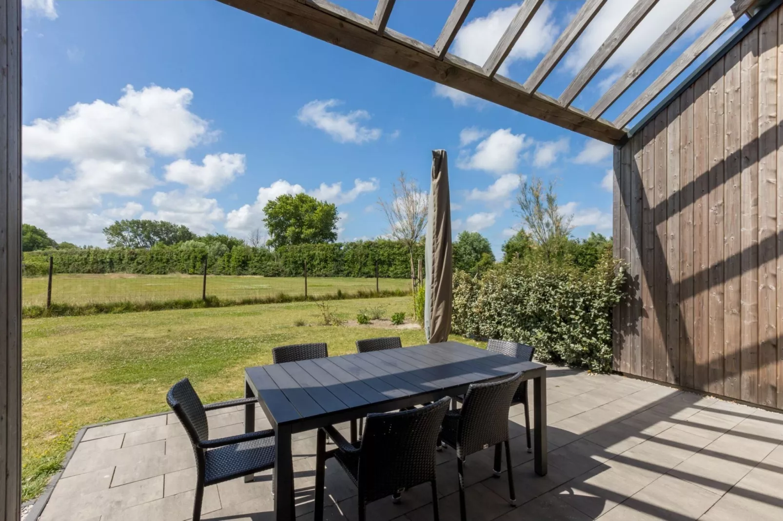 Vroondijk 2- duinappel en zonnebes-Terrace balcony