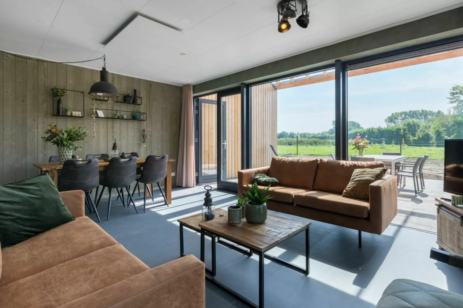 Vroondijk 2- duinappel en zonnebes-Living room