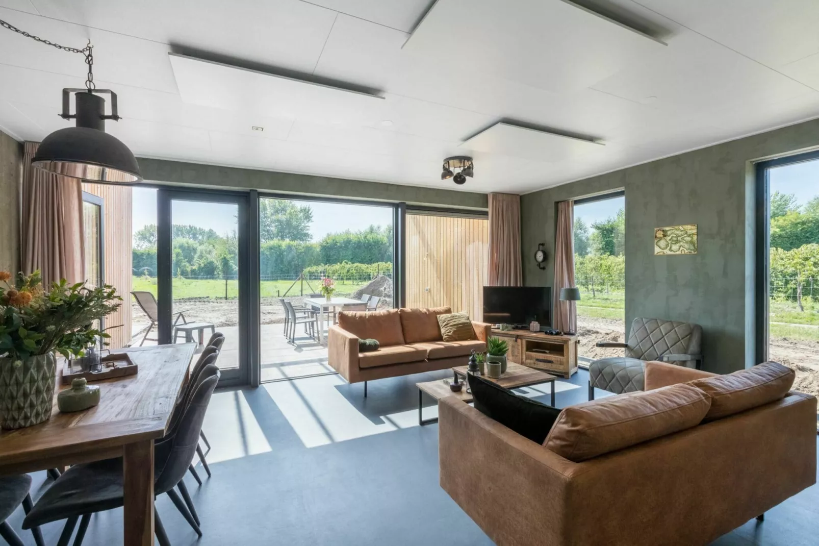 Vroondijk 2- duinappel en zonnebes-Living room