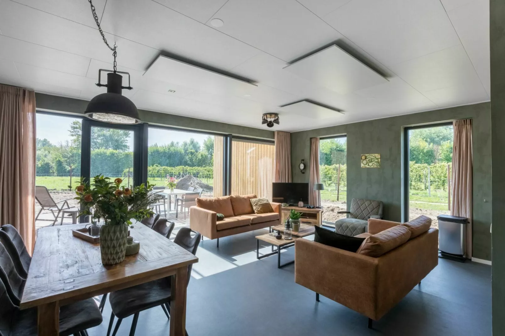 Vroondijk 2- duinappel en zonnebes-Living room
