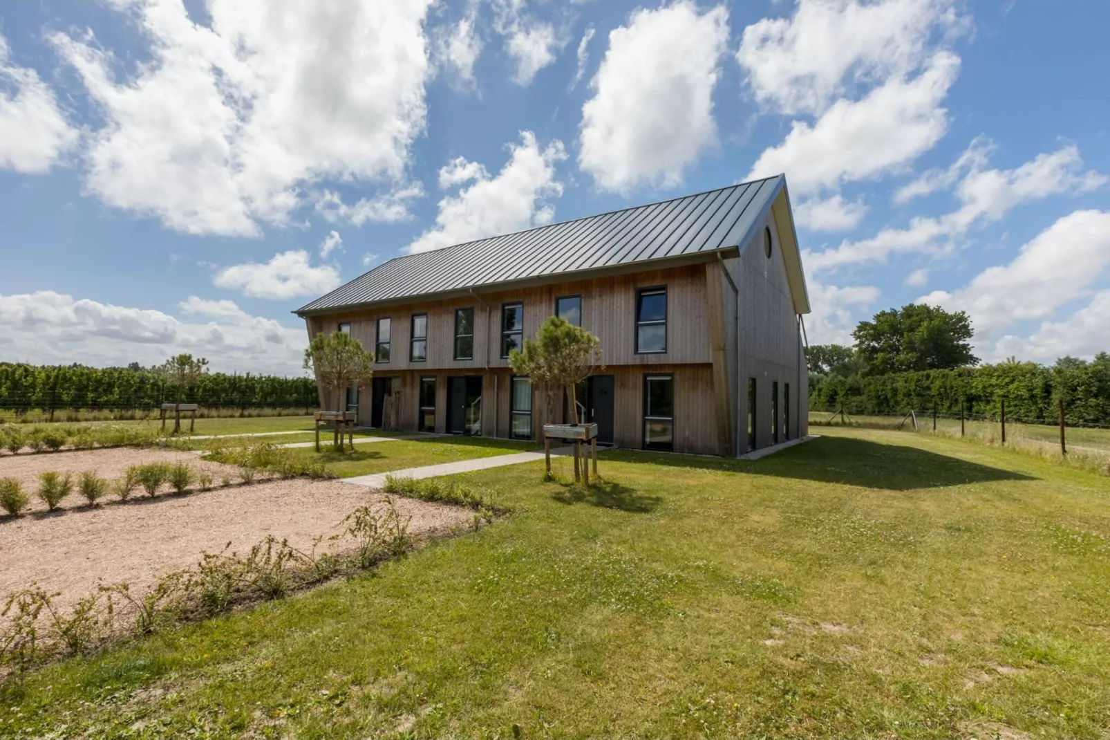 Vroondijk 2- duinappel en zonnebes-Exterior summer