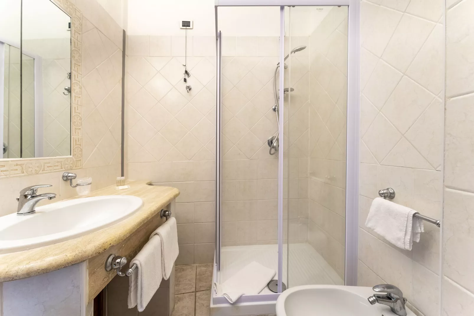 APT studio 1 camera-Bathroom