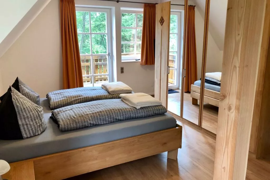269822-Bedroom