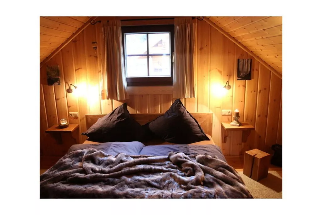 238381-Bedroom