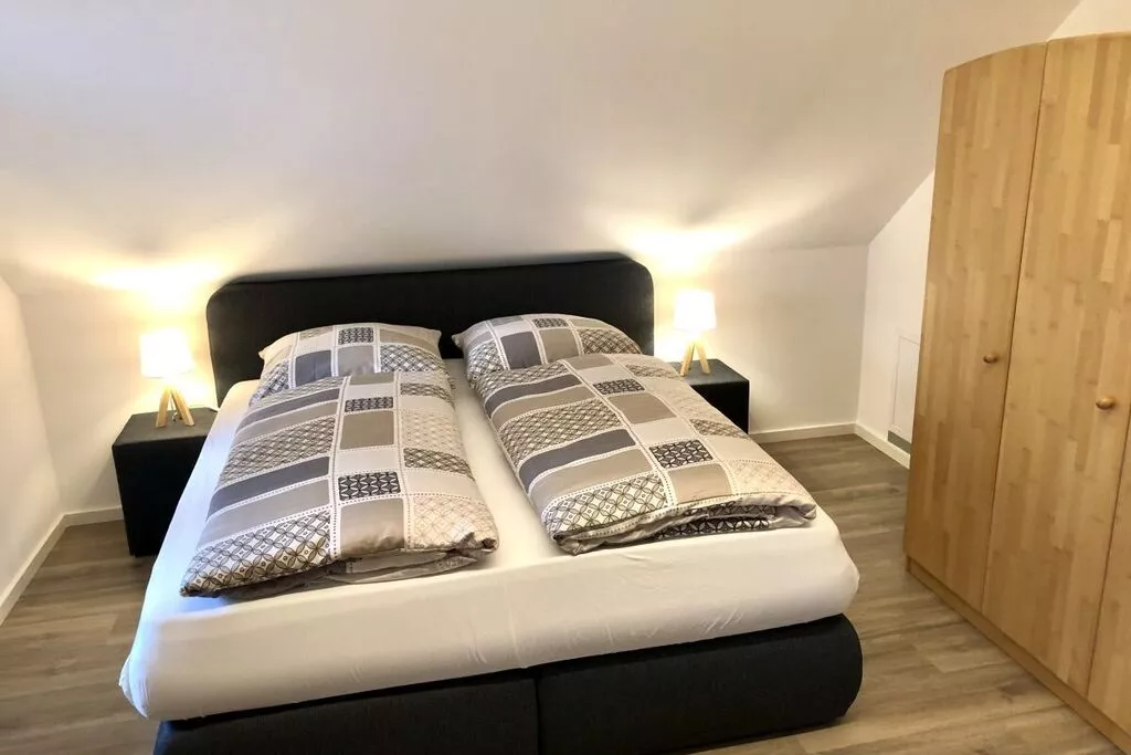 298879-Bedroom