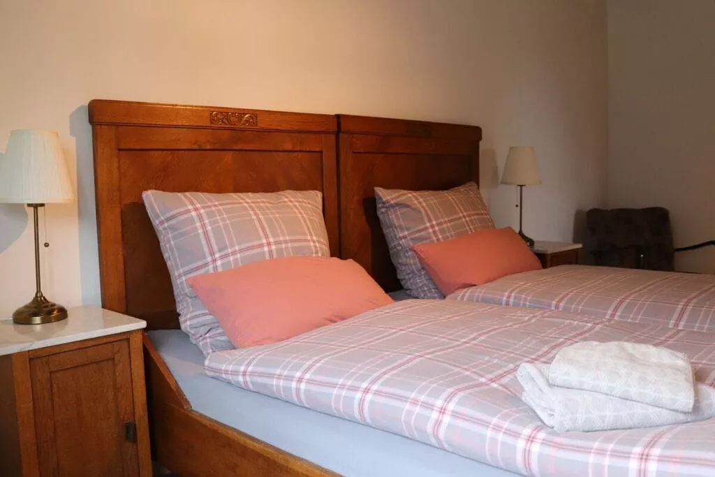 330959-Bedroom