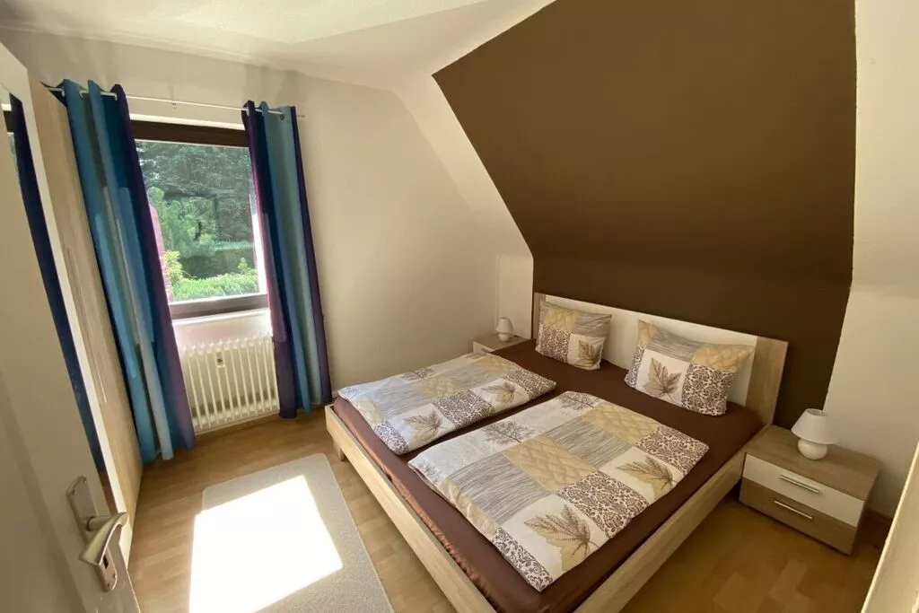 390067-Schlafzimmer