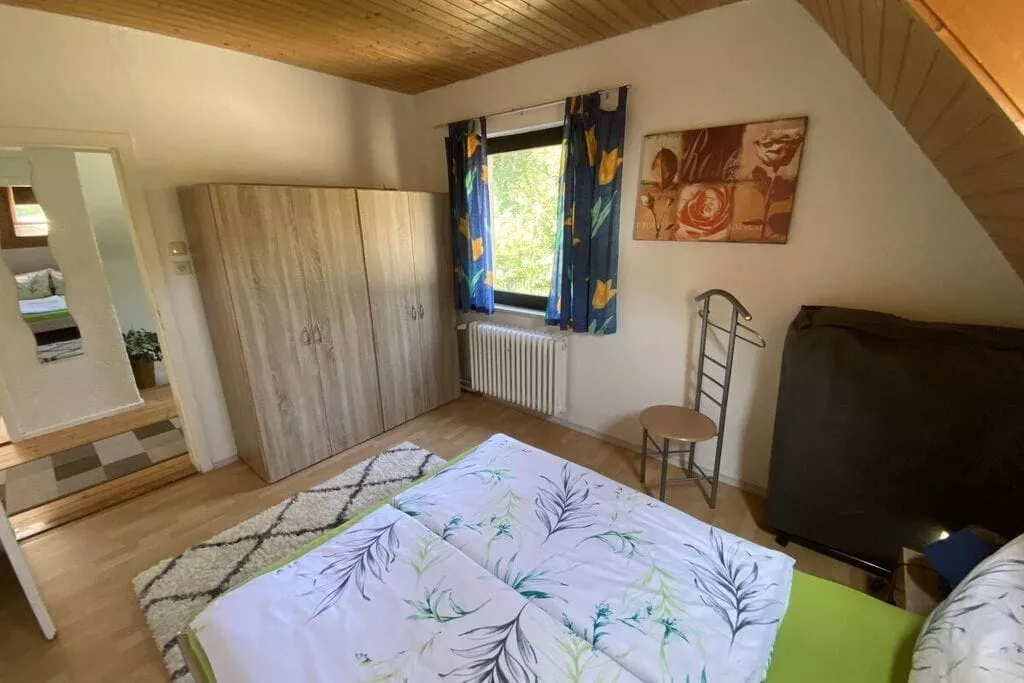 390067-Schlafzimmer