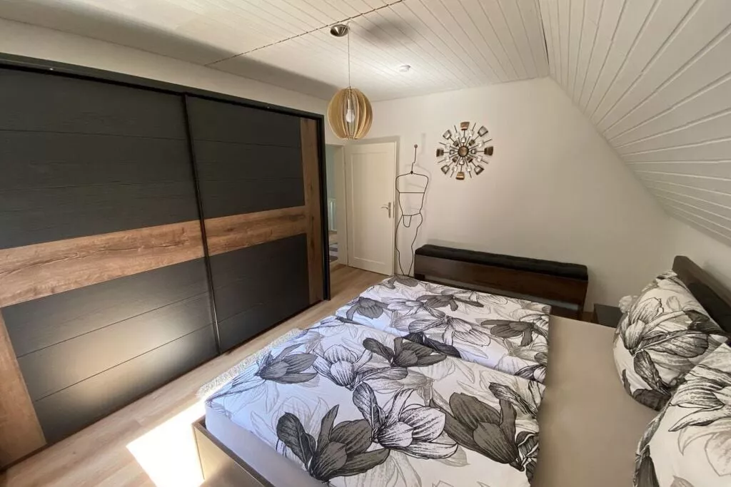 390067-Schlafzimmer