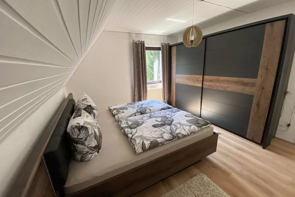 390067-Schlafzimmer