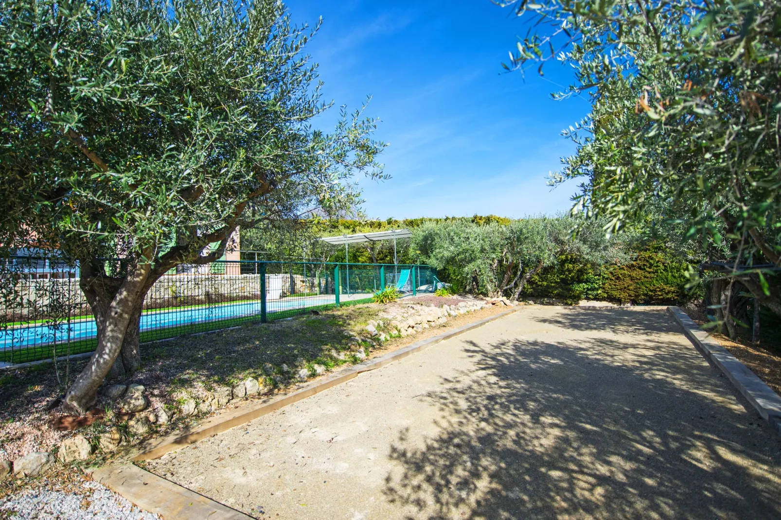 Villa Font du Roux-Gardens summer