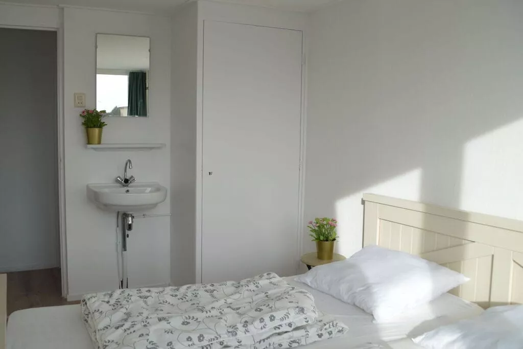 382008-Bedroom