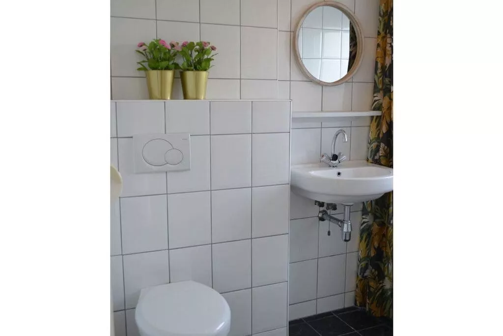 382008-Bathroom