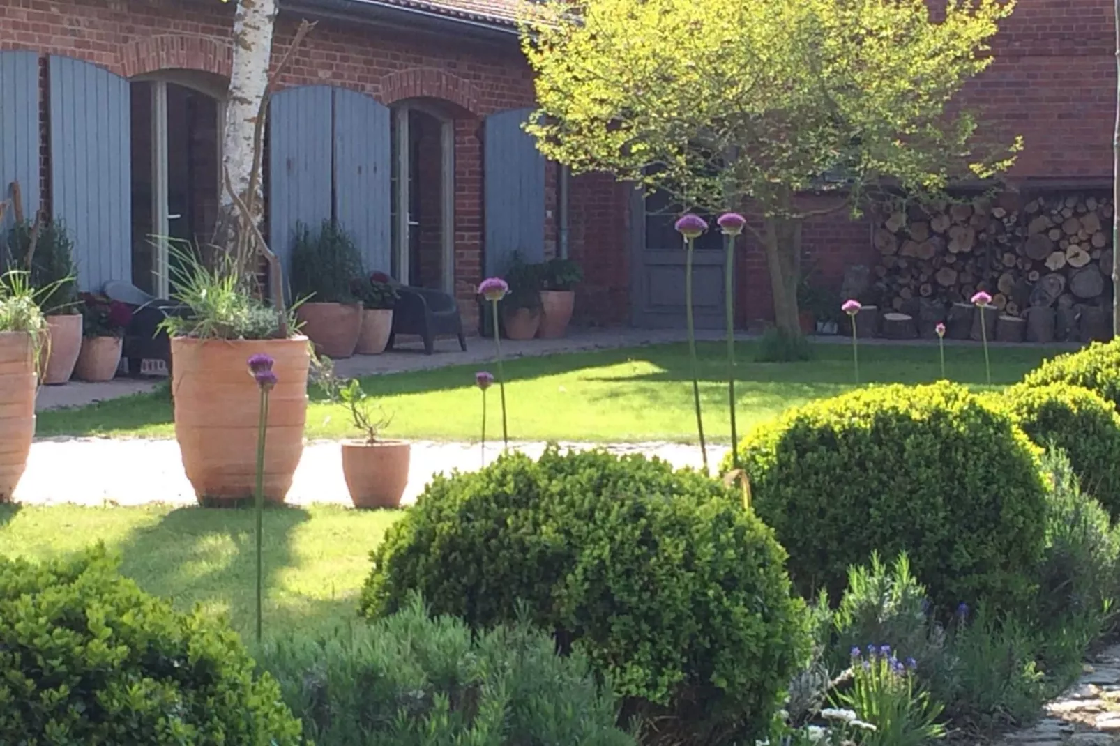 Gepflegte HofWohnung 2-Gardens summer