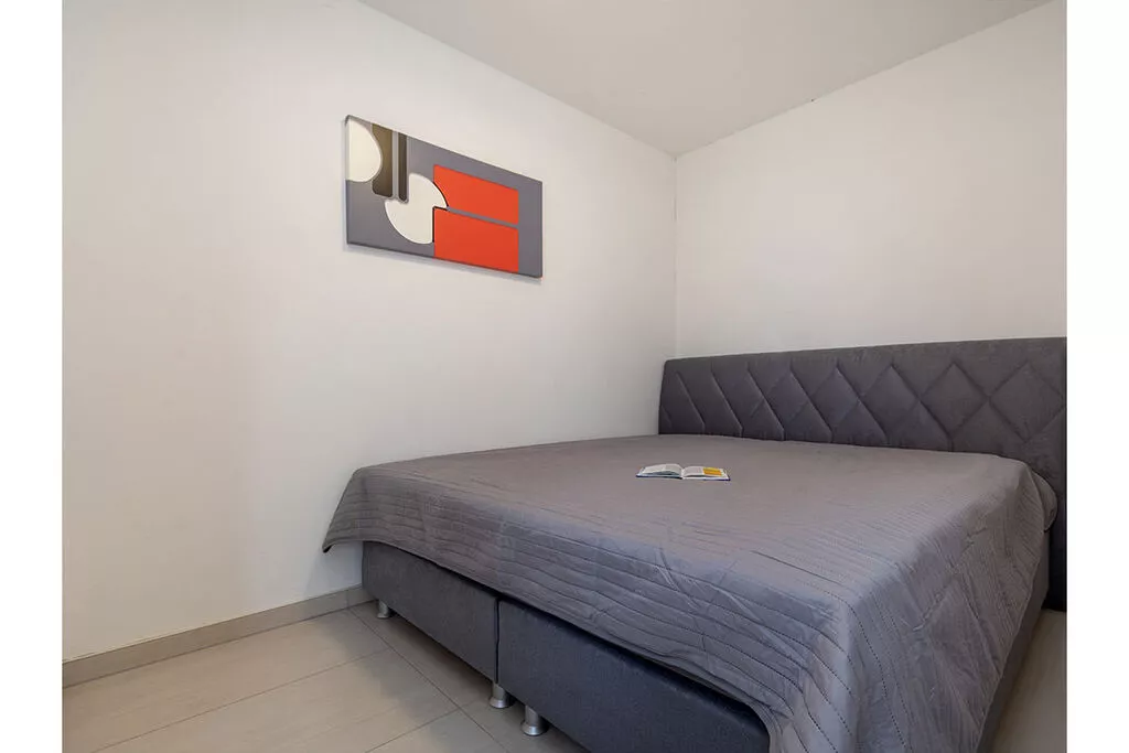 190284-Bedroom