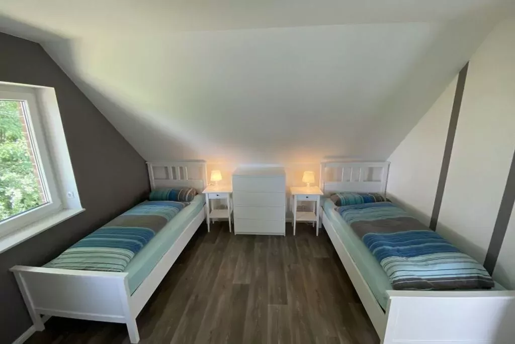 216495-Bedroom