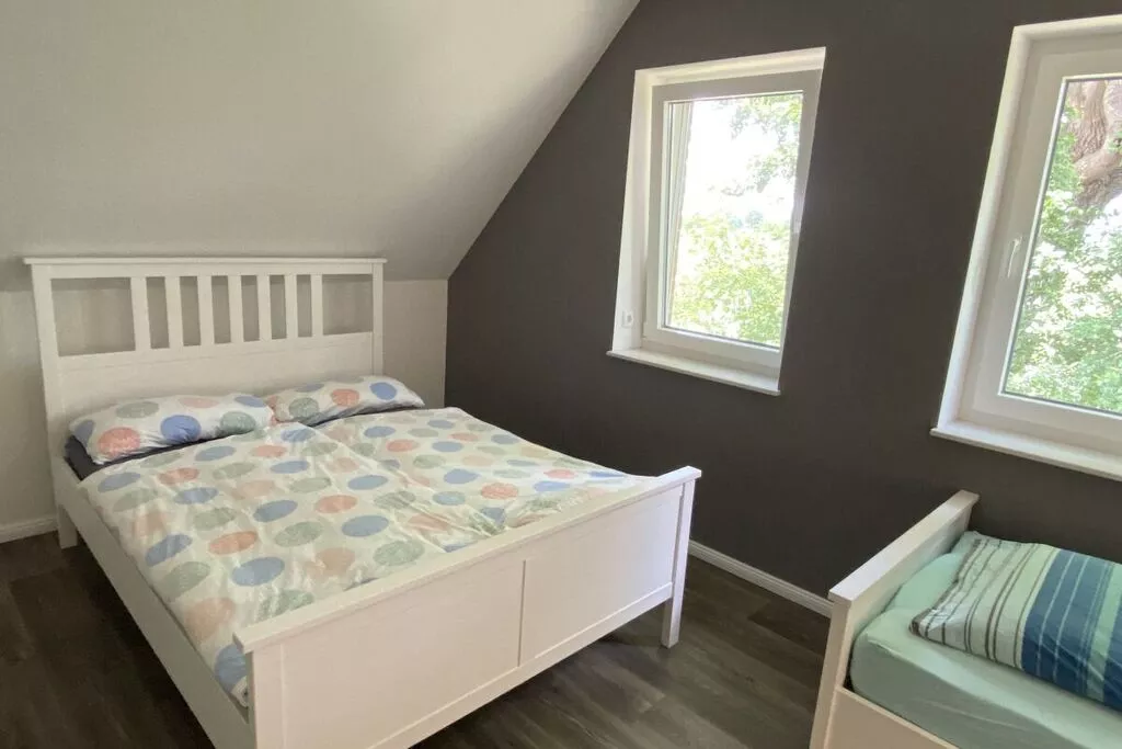 216495-Bedroom