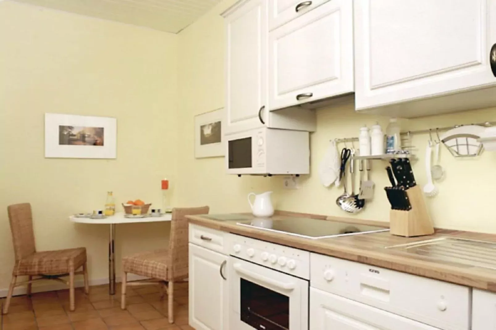 6437-Kitchen