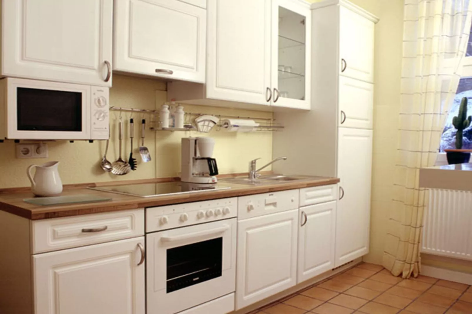 6437-Kitchen