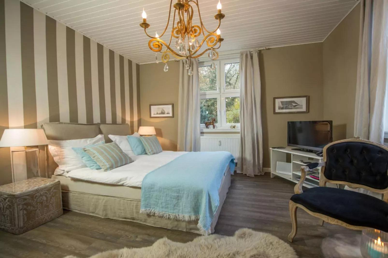 6437-Bedroom
