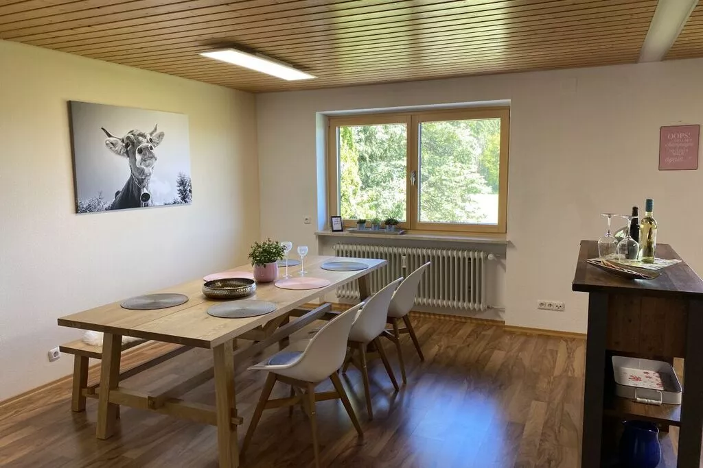 345885-Dining room