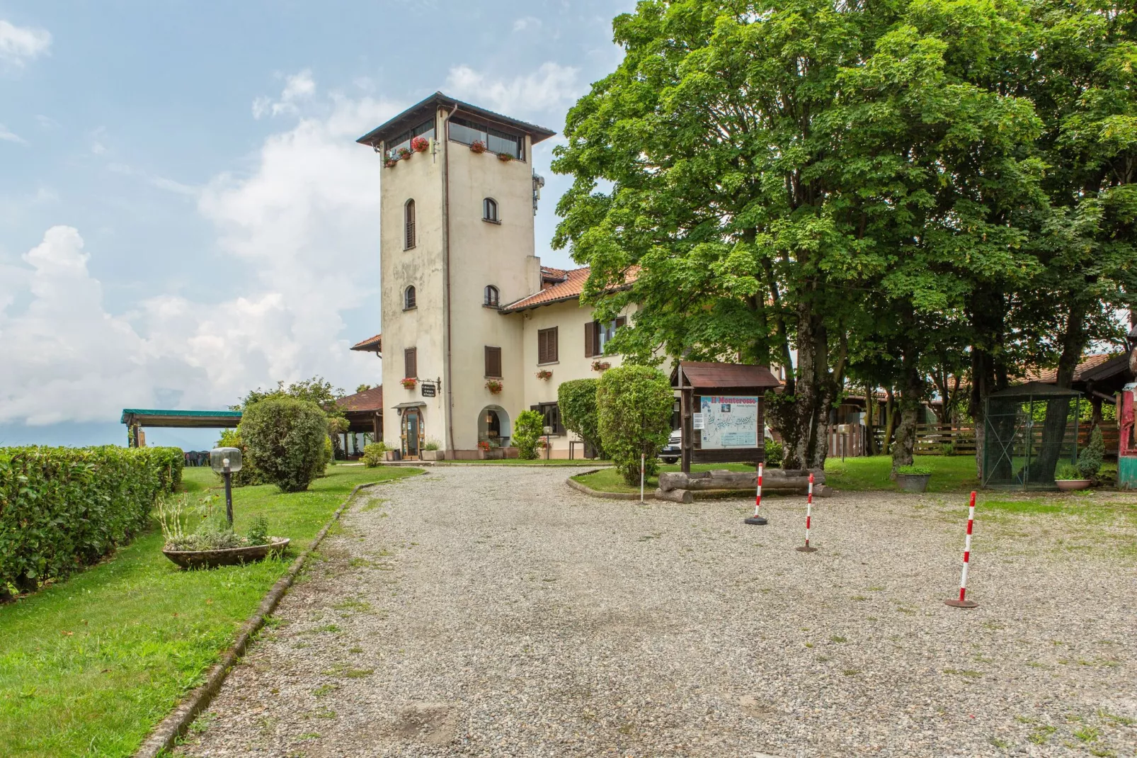 Ginestra-Exterior summer