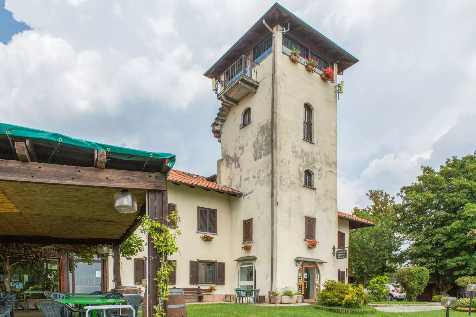 Ginestra-Exterior summer