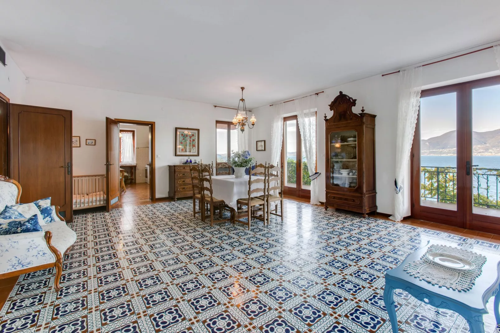 Villa Vista Garda-Salle à manger