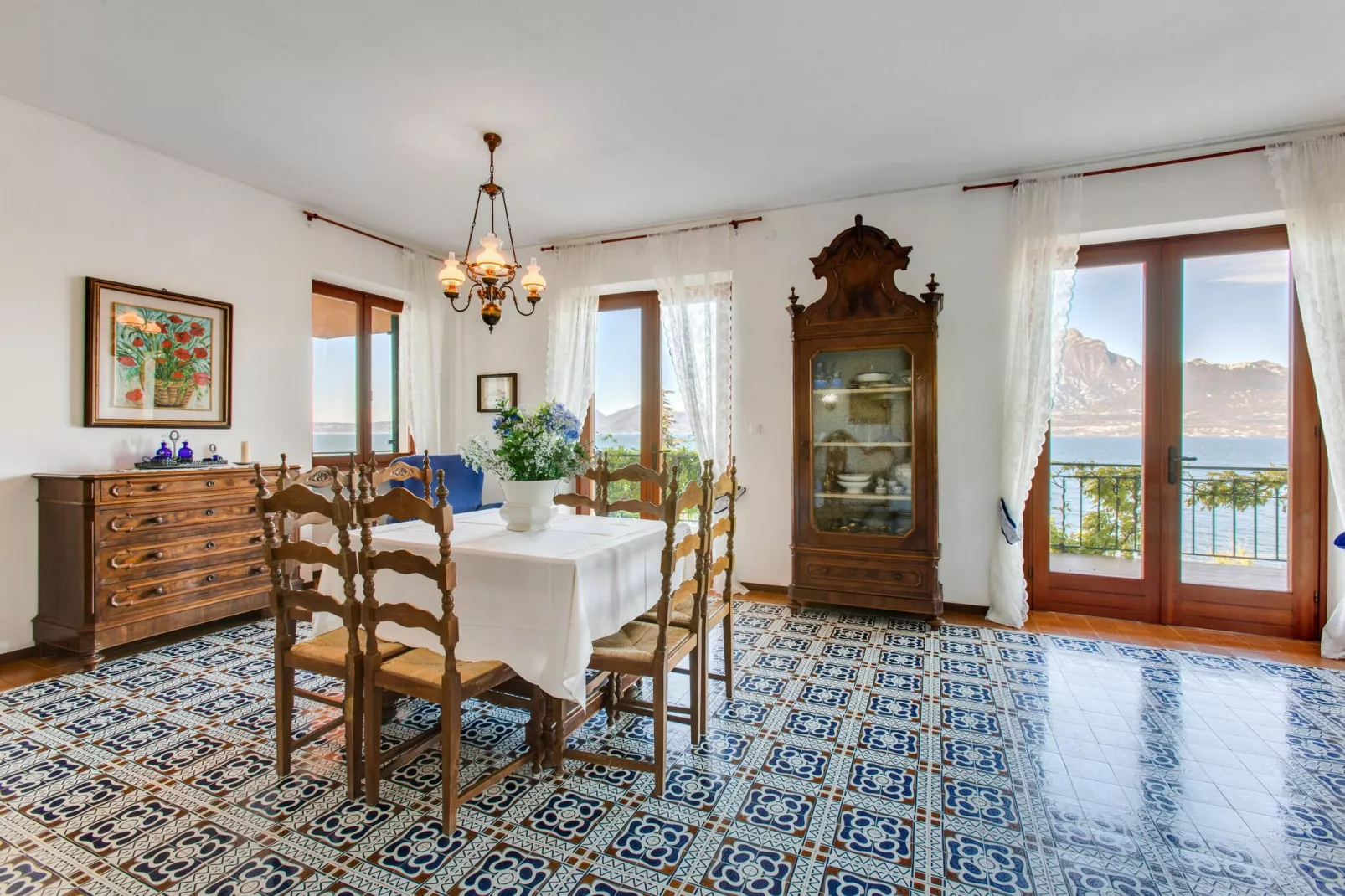 Villa Vista Garda-Salle à manger