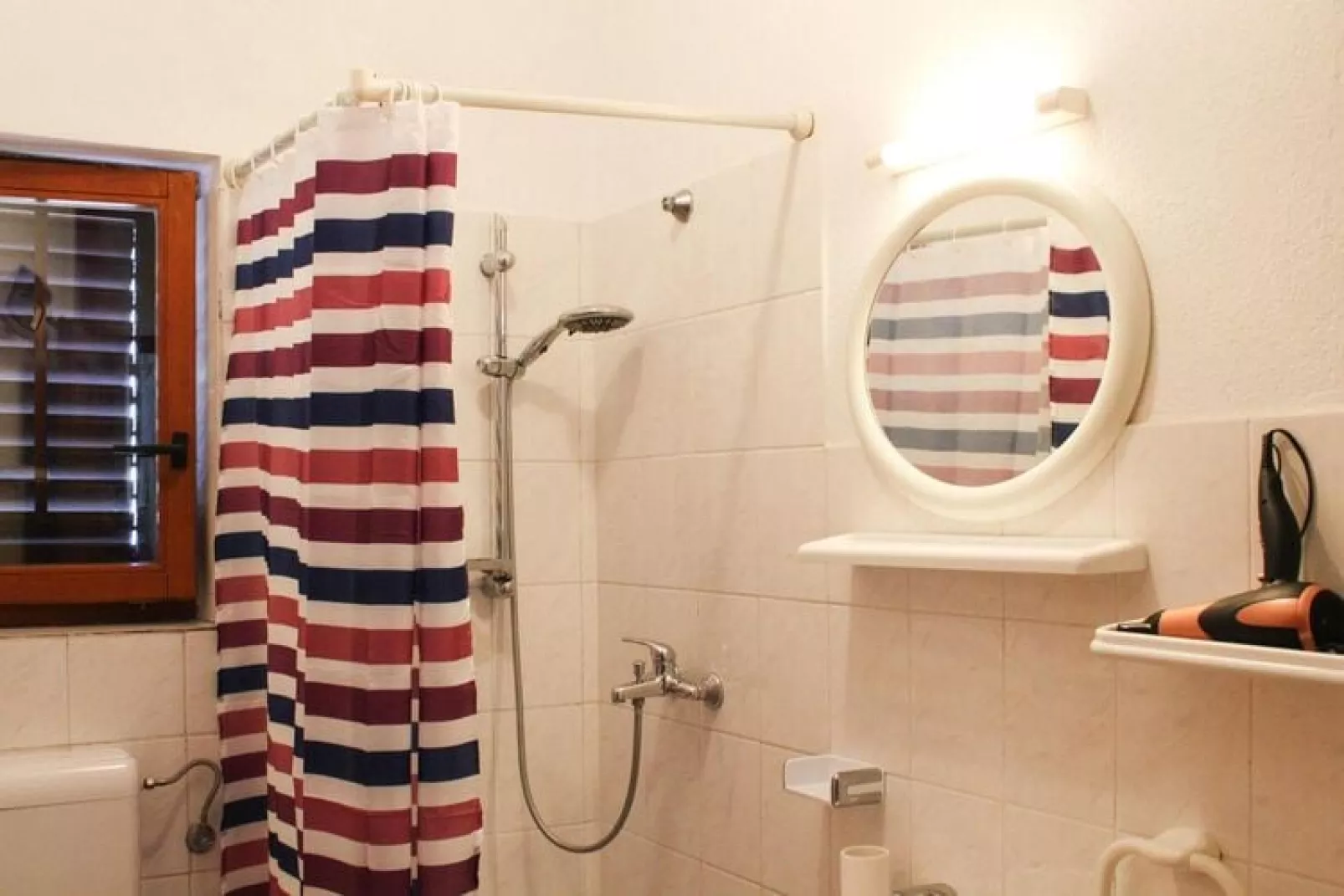 Apartments Sunday Kozino-A4 OG  3-4 Pers-Bathroom
