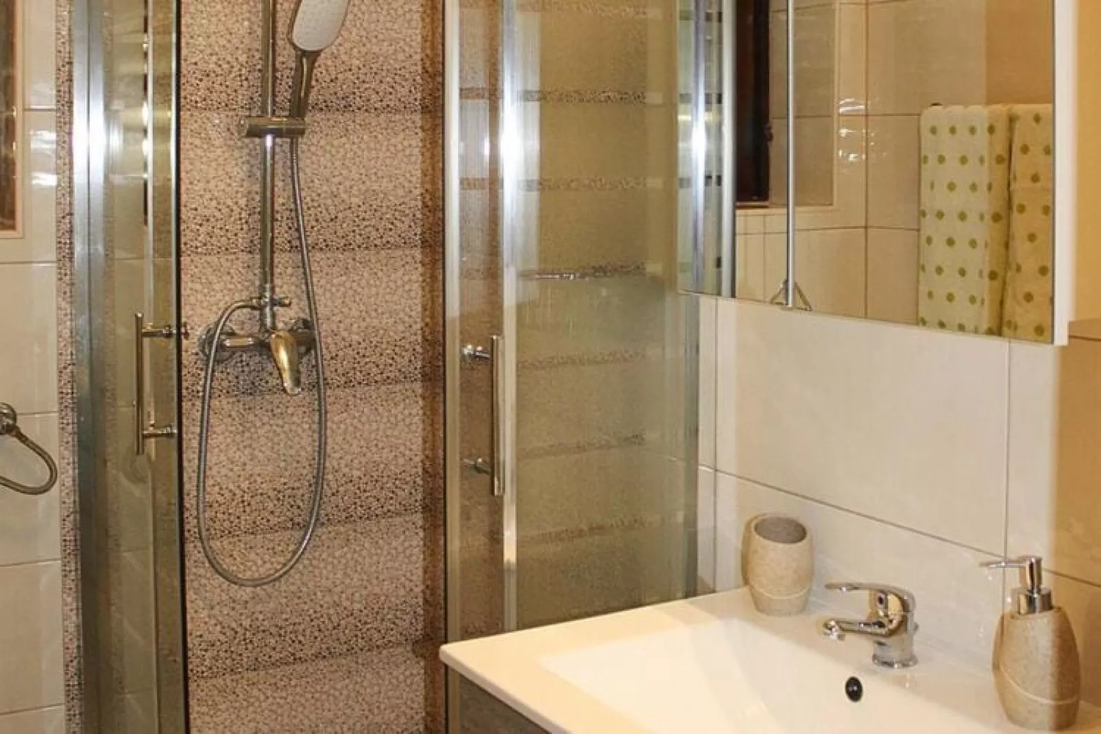Apartments Sunday Kozino-A4 OG  3-4 Pers-Bathroom