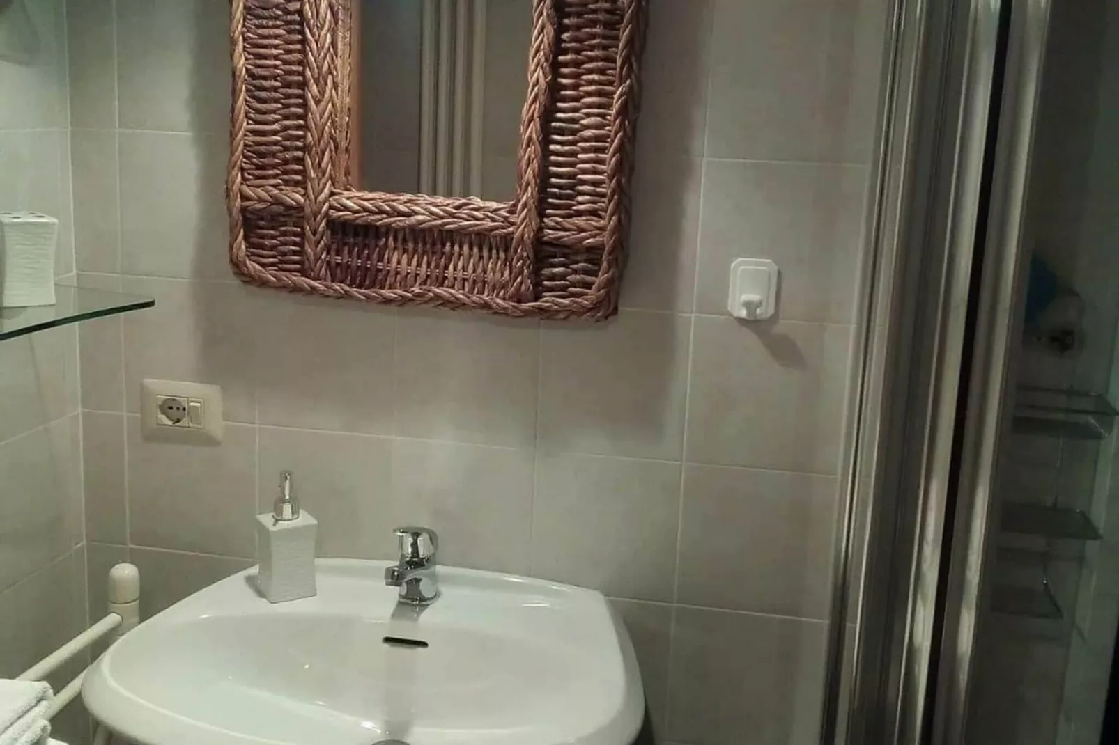 La Dimora-Bathroom
