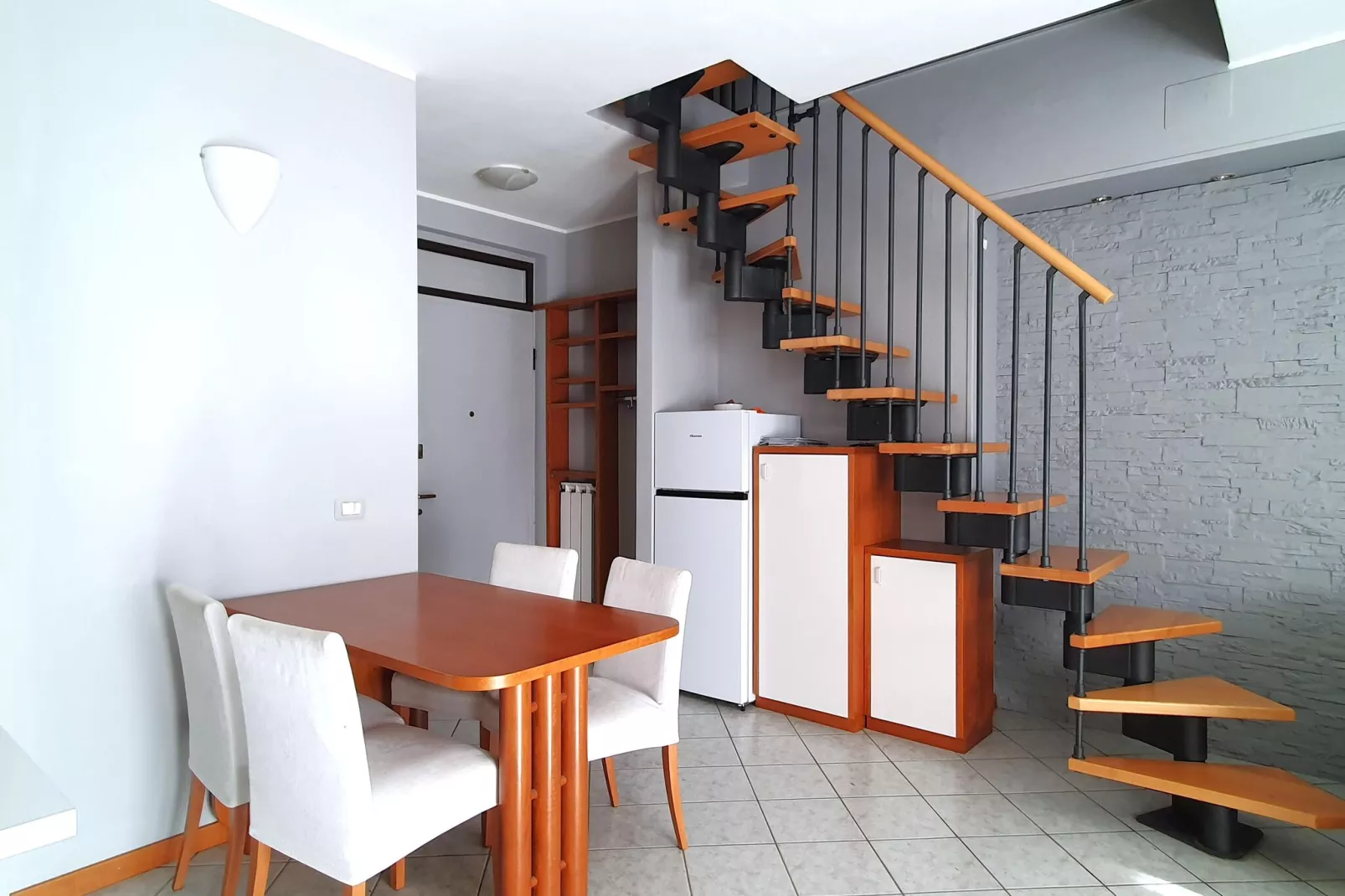 BOS04/1-Dining room
