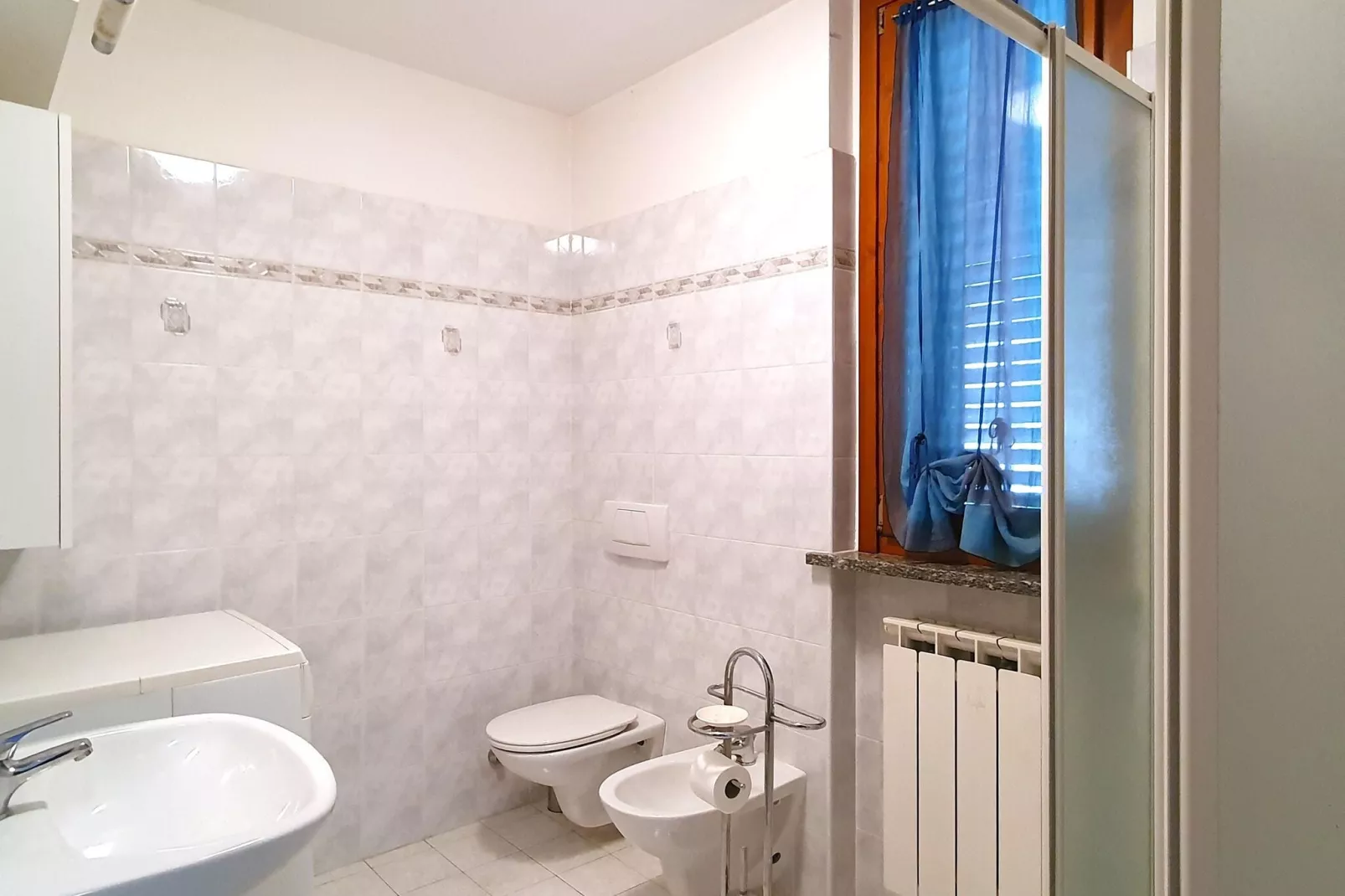 BOS04/1-Bathroom