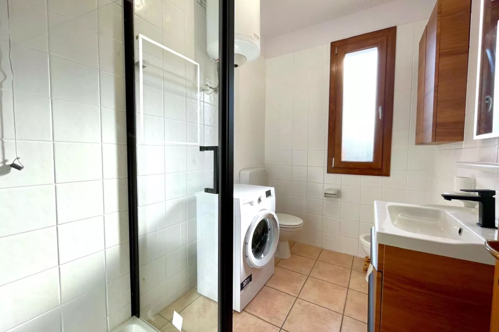 Ginepri D 8-Badezimmer