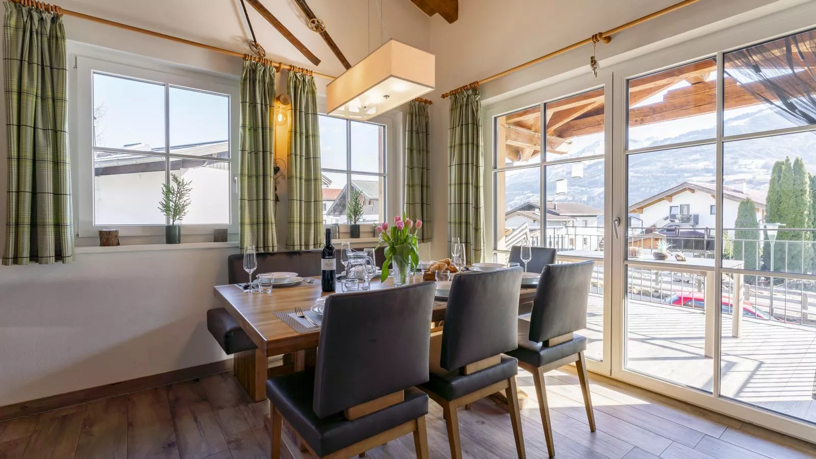 Luxury Tauern Suite Walchen Kaprun 4-Dining room