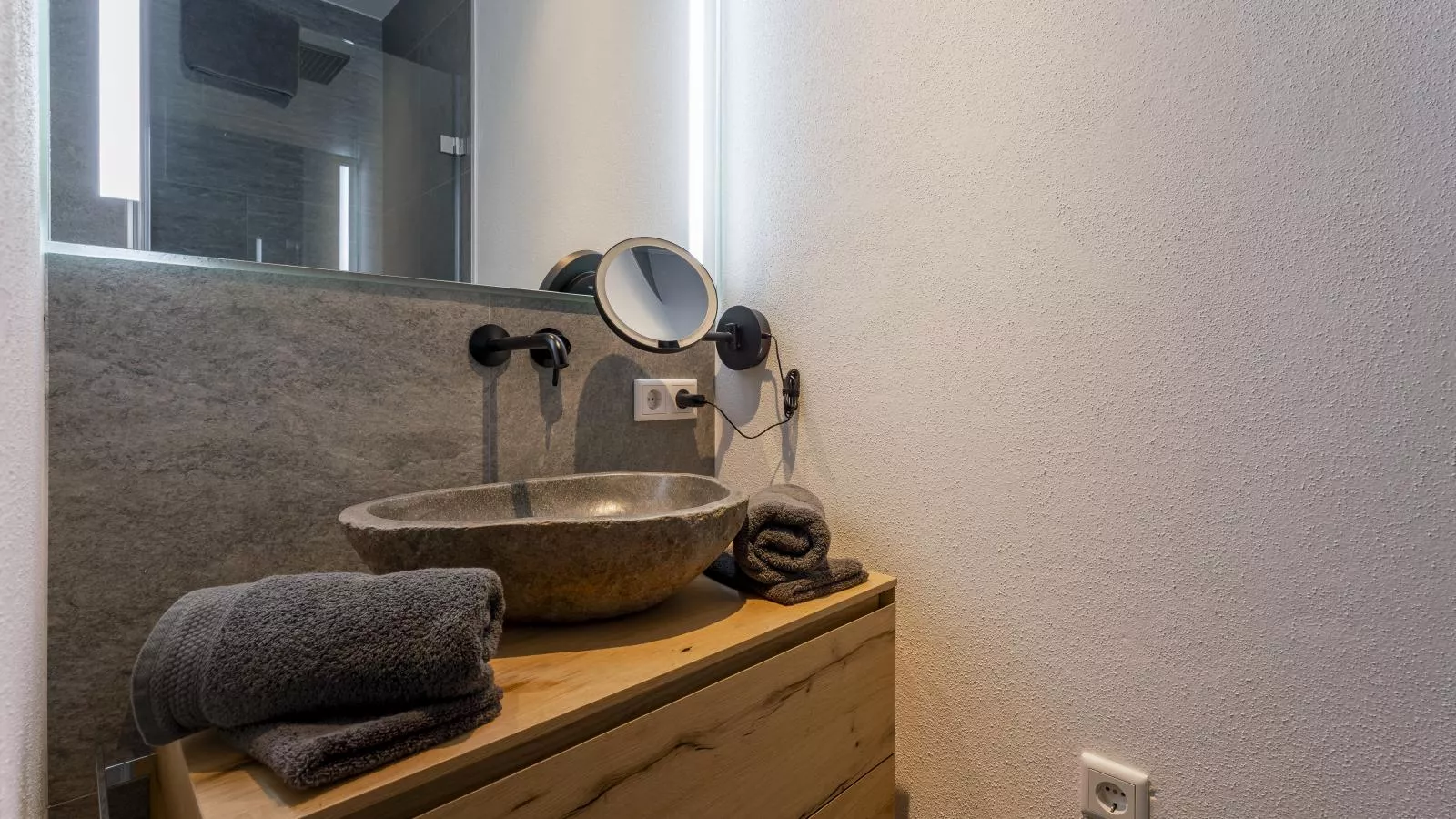 Haus am Hang-Bathroom